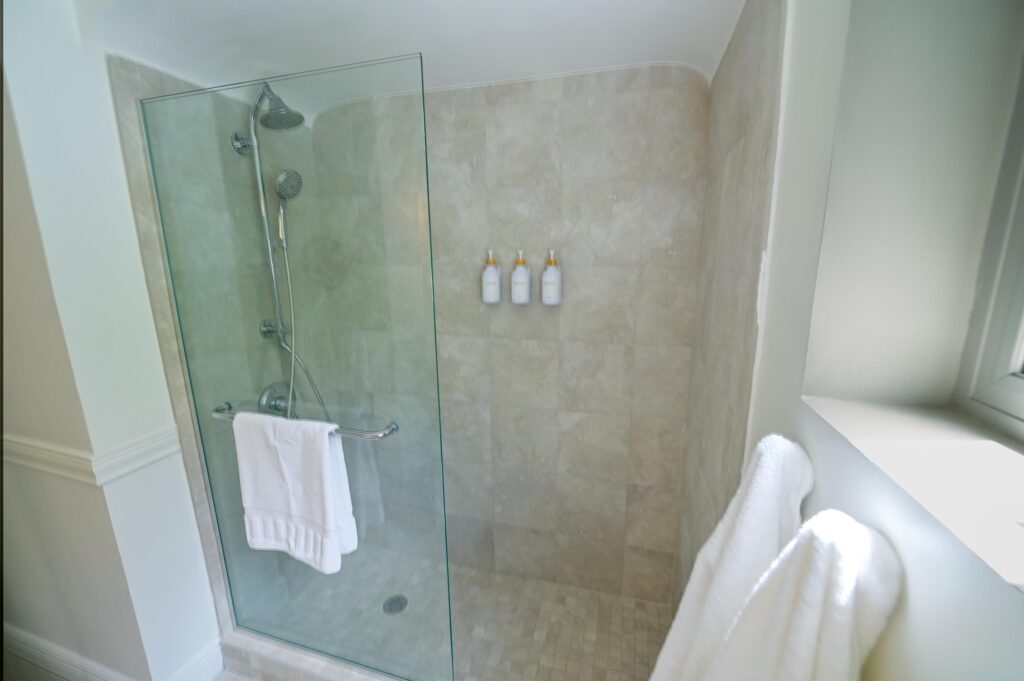 Nassau Bahamas Private House Rental Mar Y Sol Bathroom Downstairs 4